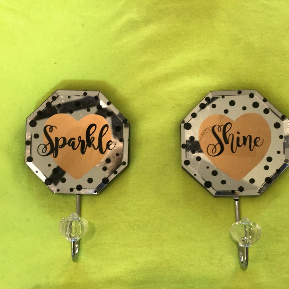 SPARKLE & SHINE FANCY HANGERS for your dreamy clothes n your P O S H  closet 💋